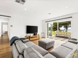 The Esplanade Indented Heads- Beach front, Luxury, Sleeps 8, Spacious, Aircon, Heating,