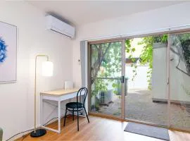 2BR Urban Nest Cosy & Central - Free Parking