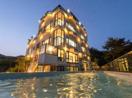 Bluepixel Stay, hotel v destinaci Kjongdžu