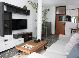 Living 1Bed colonial style in business district, hotel com estacionamento em Abidjan