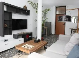 Living 1Bed colonial style in business district