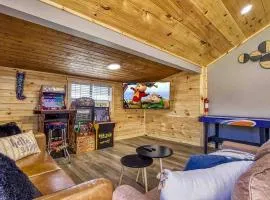 Country Cabin, Fenced area for pets, Hot Tub, Arcade!!!