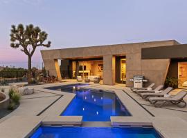 Sandstone by Fieldtrip Modern w Pool Views, hotel v destinaci Yucca Valley
