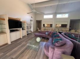 Palm Valley Country Club, Pickleball, Tennis, Gym, Clubhouse, Swimming Pools, Lux, Spac 2 Bdrms Den 2 Ba, Hotel in Palm Desert