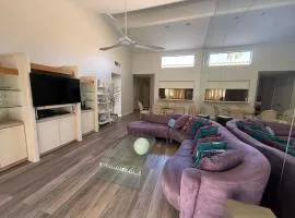 Palm Valley Country Club, Pickleball, Tennis, Gym, Clubhouse, Swimming Pools, Lux, Spac 2 Bdrms Den 2 Ba