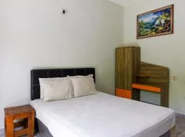 RedDoorz at Saren Anyar Homestay Lukluk