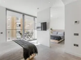 Carrara Eurocity - Luxury Family Apartment with Resort Style Pool - Children stay for Free
