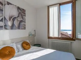 Spazioso apt- accesso privato al lago & posto auto
