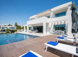 Casa da Lua - Luxury 4-Bedroom Villa with Pool