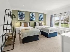 Inspira Stays - Stunning Large Modern House - 3-Car Driveway - PS4 & Table Football - Huge Kitchen