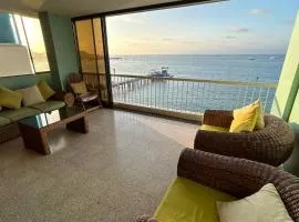Beachfront apartment in Salinas Malecom