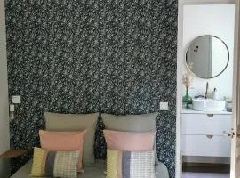 Chambre dans une dépendance La Rosette