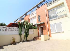 Global Properties, Moderno y practico adosado en Puerto de Sagunto, hotel in Canet de Berenguer