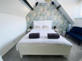 April Lodge The Beach Hut - 1Bed Apartment Near the Beach-Parking-Couples-Friends-Professionals, готель у Борнмуті