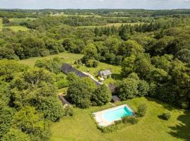 FORET TOTEM - Hébergements nature et bien-être en pleine forêt: Persquen şehrinde bir otel