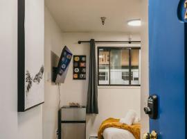 The Dorm Ski-In Ski-Out Studio, Pool and Gym, hotel en Big White