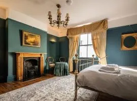 Blue Bliss - Sumptuous, Period Apartment