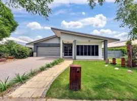 Big & Breezy House Mins To Beach, Hospital & Uni