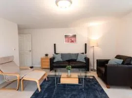 Florey Court, Long Stays Disc, Sleeps 6 in 2 Bedrooms, Parking