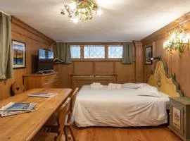 FALORIA Studio Apartment