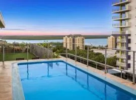 The Midas Touch Rooftop Pool & Free Parking