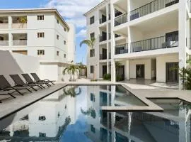 Bonaire Beach Apartment 1 with communal pool and diving facilities