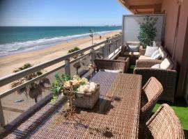 Luxury Oceanfront triplex in Cadiz، فندق في كاديز