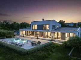Martincic residence - 5 stars luxury with pool heating on 4000m2