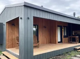 Casa en chapa a estrenar a dos cuadras de Cruz del Sur - Landhouses Casa Molino - HOLA SUR