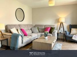 3 Bedroom Modern Property with Parking, Hotel in Shrewsbury
