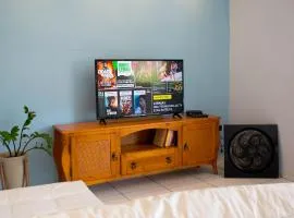 Casa 2 quartos, com ar condicionado a 3 minutos caminhando da Prainha