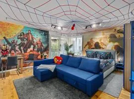 EDLER WOHNRAUM Disney Marvel Studio mit Balkon, Boxspringbett, Kaffeevollautomat, Lift & Parkplatz