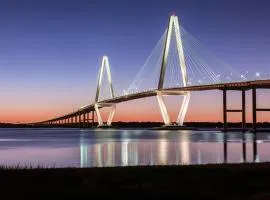 Amazing, Oasis, Mins from the beach and Charleston, Free Wine