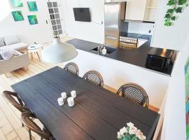 Bright City Central Apartment with Balcony, hotel en Randers