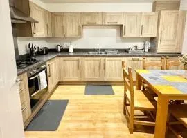 Stay for business, corporate, contractors, leisure with WiFi & parking