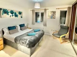 Stay for business, corporate, contractors, leisure with WiFi & parking