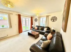 Host Stays 4 Bedroom Home for contractors, business or leisure with parking