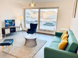 Charming 2 bedrooms Flat in Center w FREE Parking &Terrace