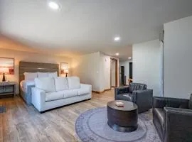 Cove Creek Lodge 109 Lakeside Executive King Suite