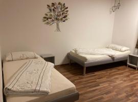 Zimmer-Traum am Möhrenbach, homestay in Monheim