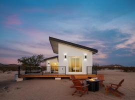 Shangrila By The Cohost Company, villa in Joshua Tree