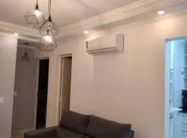 Apto de fácil localização com ar condicionado!