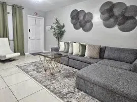 Big TV 2 Bedroom Apartment Cooper City