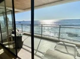 Habitación de lujo sobre el mar