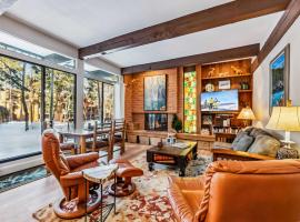 Breckenridge Condo Steps from Main Street and Peak 9, hotel in Breckenridge