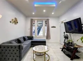 Blue Lounge - Downtown - Lafontaine Park
