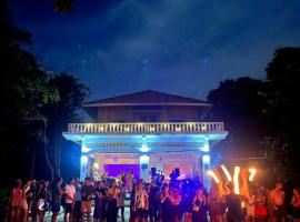 Lovesick Hostel & Bar Mpai Bay, hotel v destinaci Koh Rong Sanloem