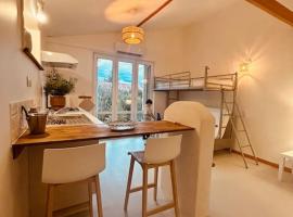 charmant studio avec terrasse, ξενοδοχείο σε Mehun-sur-Yèvre