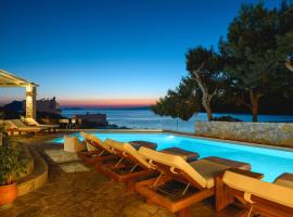 Yperia Hotel, hotel v destinaci Aegiali