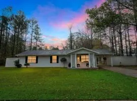 Family-Friendly 3BR Oasis in Powder Springs home
